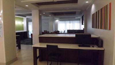 Holiday Inn Express Hotel & Suites Dyersburg