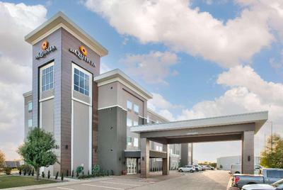 La Quinta Inn & Suites Denton University Drive