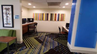 Holiday Inn Express & Suites Arlington North