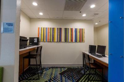 Holiday Inn Express & Suites Arlington North