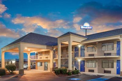 Days Inn by Wyndham Clinton MS