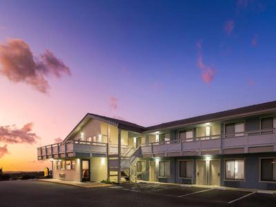 Super 8 by Wyndham Fort Bragg