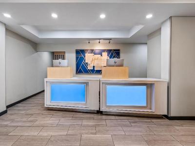Holiday Inn Express Hotel & Suites Ada