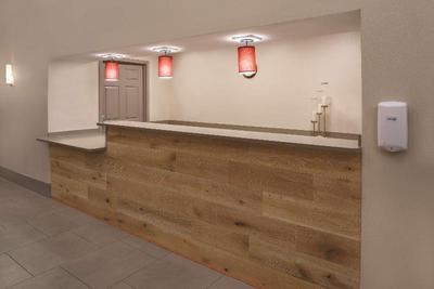 Country Inn & Suites Waterloo