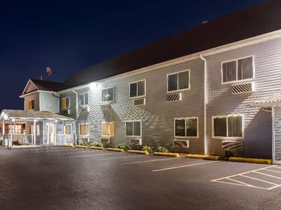 Days Inn by Wyndham Ames