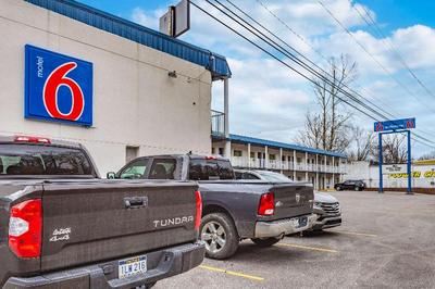 Motel 6 Huntington, WV
