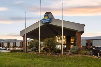 Days Inn &Suites by Wyndham Northwest Indianapolis