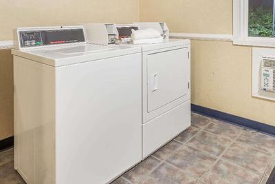 Days Inn by Wyndham Columbus IN