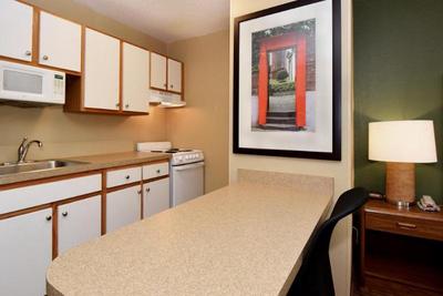 Extended Stay America - Indianapolis - North - Car