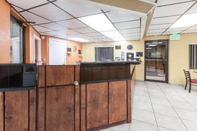 Super 8 by Wyndham Clinton OK