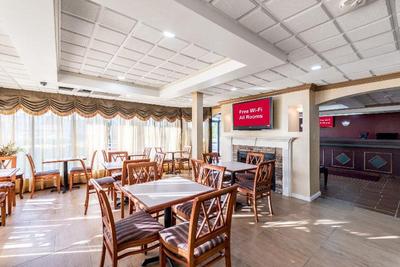 Red Roof Inn & Suites Clinton