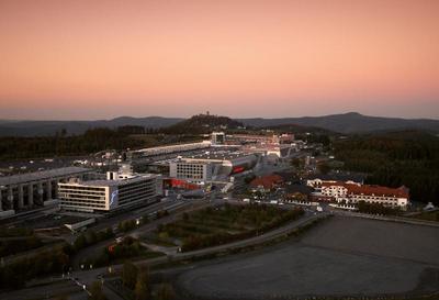 Lindner Nurburgring Motorsport, part JdV by Hyatt