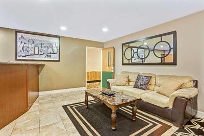 Super 8 by Wyndham Louisville Airport