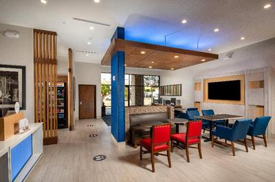 Holiday Inn Express & Suites Chatsworth