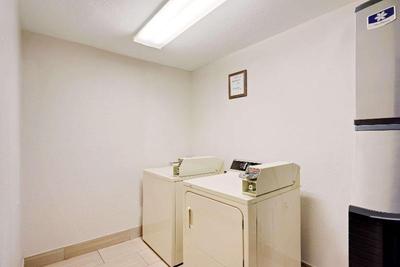 Super 8 by Wyndham Lexington Winchester Rd
