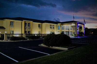 Days Inn by Wyndham Montgomery