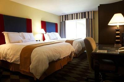 Plaza Inn & Suites at Ashland Creek