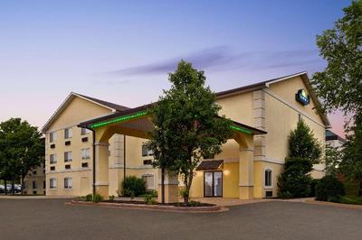 Days Inn by Wyndham Kansas City International Apt