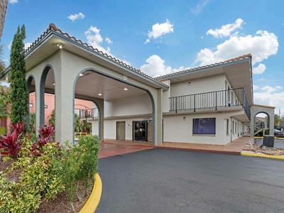 Quality Inn & Suites Orlando East - UCF Arena