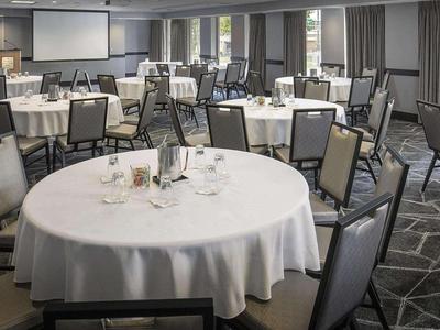 The Madison Concourse Hotel & Governor's Club