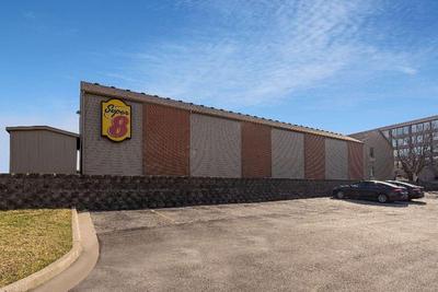 Super 8 by Wyndham Kansas City Airport