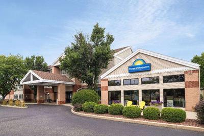 Days Inn & Suites by Wyndham Madison
