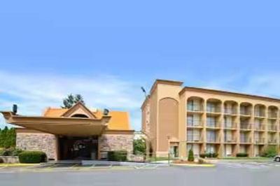 Howard Johnson by Wyndham Clifton NJ