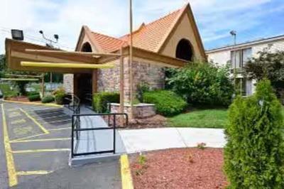 Howard Johnson by Wyndham Clifton NJ