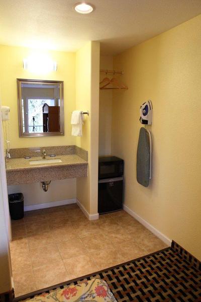 Bay Breeze Inn