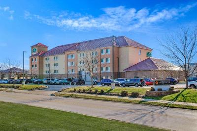 La Quinta Inn & Suites Indianapolis Airport West