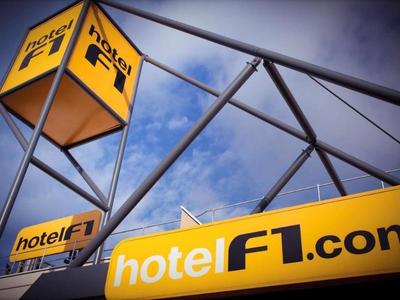 HotelF1 Laval