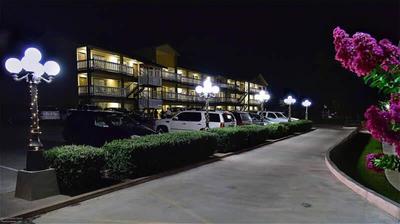 Sunday House Inn and Suites