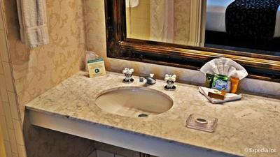 Gaslamp Plaza Suites