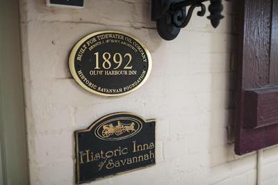 Olde Harbour Inn