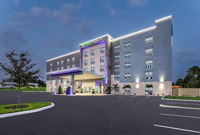 Holiday Inn Express & Suites Tampa - Stadium Area