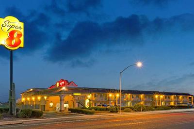 Super 8 by Wyndham Tucson Downtown Conv Center