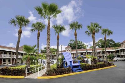 Howard Johnson Express Inn Suites - South Tampa/Ai