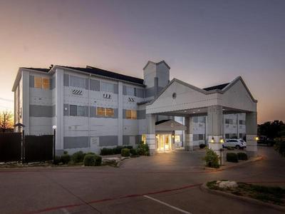 Super 8 by Wyndham Weatherford
