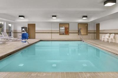 Country Inn & Suites by Radisson, Richmond West at