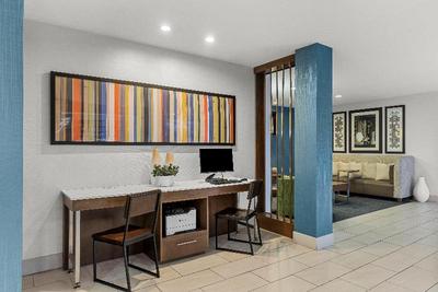 Holiday Inn Express & Suites Savannah Midtown