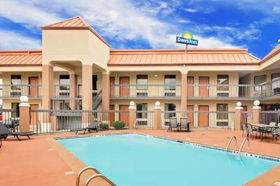 Days Inn by Wyndham Columbus
