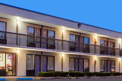 Knights Inn - Fredericksburg