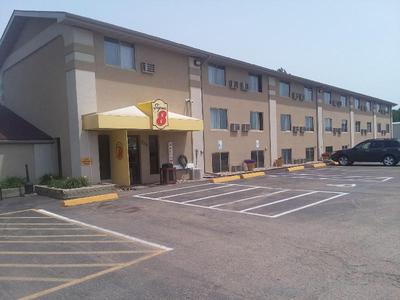 Super 8 by Wyndham Watertown
