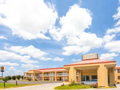 Super 8 by Wyndham Madison/Ridgeland Area