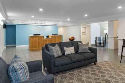 CASA BELLA INN & SUITES