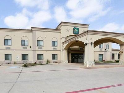 Quality Inn and Suites Glen Rose