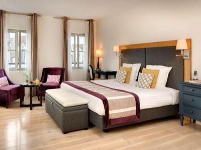 Hotel Castel Maintenon - Handwritten Collection