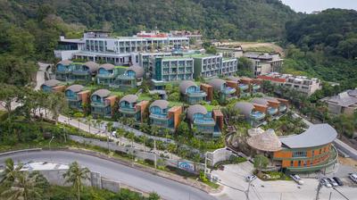 Crest Resort and Pool Villas