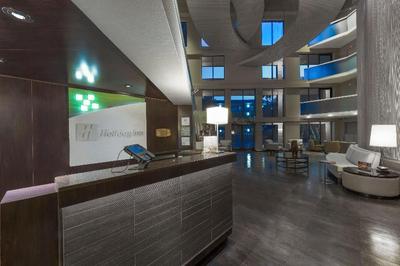 Holiday Inn & Suites Phoenix Airport North