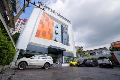 Cubic Pratunam